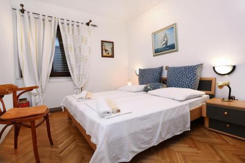 Hostal Apartments And Rooms With Parking Space Duce (omis) - 10303