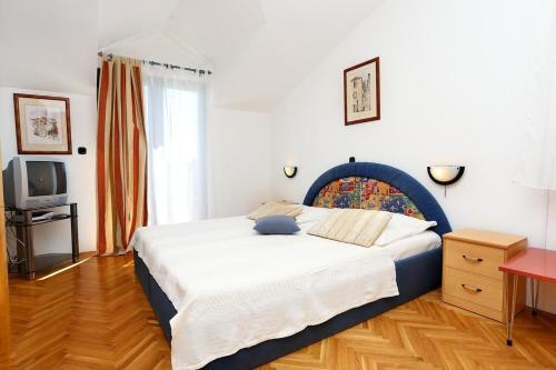 Hostal Apartments And Rooms With Parking Space Duce (omis) - 10303