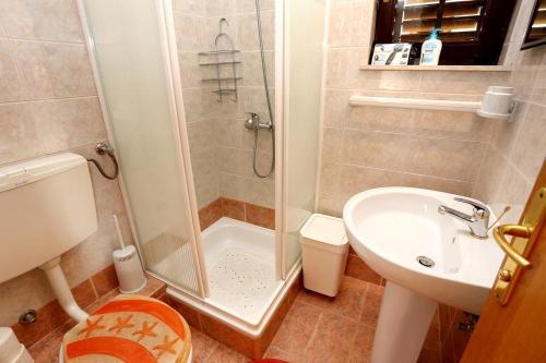 Hostal Apartments And Rooms With Parking Space Duce (omis) - 10303
