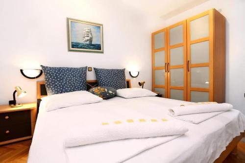 Hostal Apartments And Rooms With Parking Space Duce (omis) - 10303