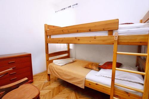 Hostal Apartments And Rooms With Parking Space Duce (omis) - 10303