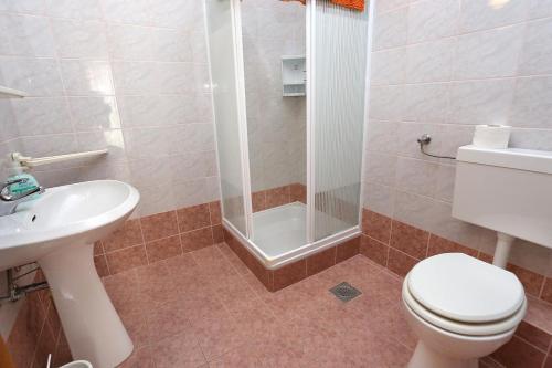 Hostal Apartments And Rooms With Parking Space Duce (omis) - 10303