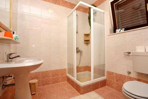 Hostal Apartments And Rooms With Parking Space Duce (omis) - 10303