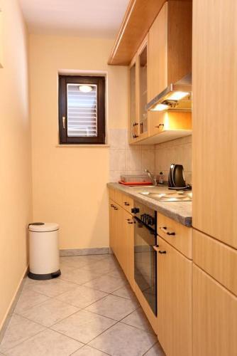 Hostal Apartments And Rooms With Parking Space Duce (omis) - 10303