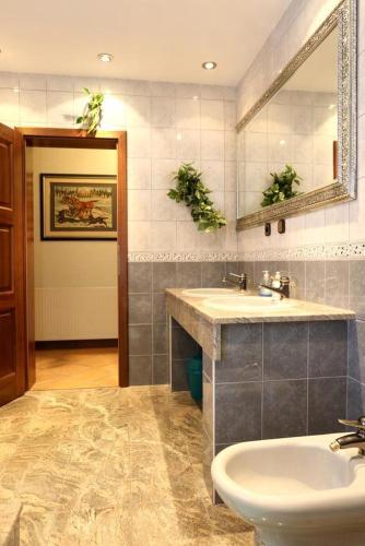 Hostal Apartments And Rooms With Parking Space Duce (omis) - 10303