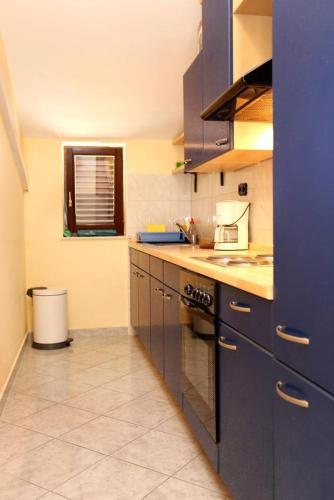 Hostal Apartments And Rooms With Parking Space Duce (omis) - 10303