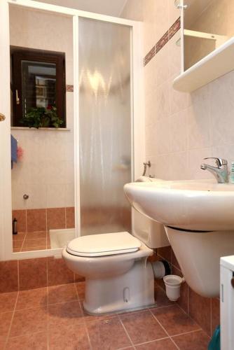Hostal Apartments And Rooms With Parking Space Duce (omis) - 10303