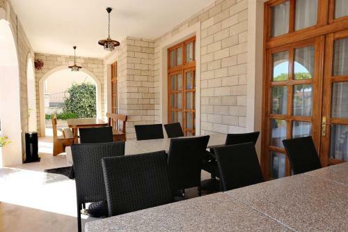 Hostal Apartments And Rooms With Parking Space Duce (omis) - 10303