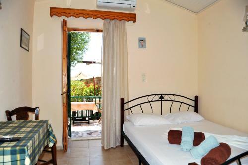 Hostal Topakas House