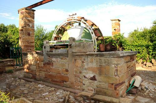 Hostal Topakas House