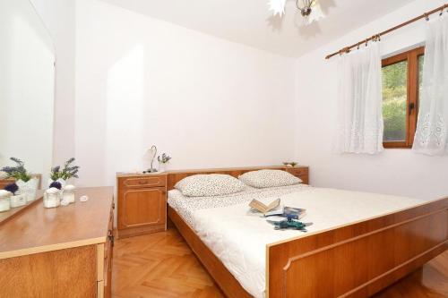 Hostal Apartments With A Parking Space Arbanija (ciovo) - 5228