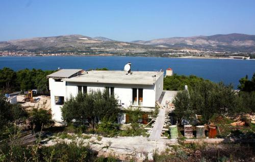 Hostal Apartments With A Parking Space Arbanija (ciovo) - 5228