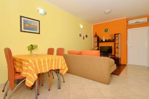 Apartments With A Parking Space Slatine (ciovo) - 5158