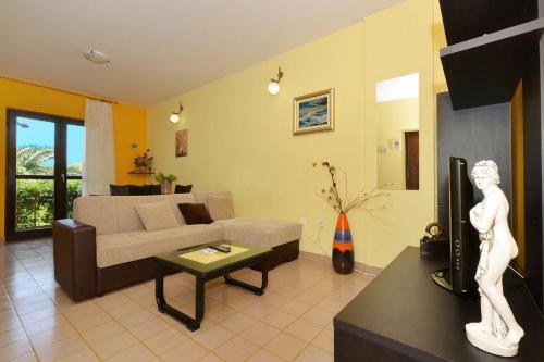 Apartments With A Parking Space Slatine (ciovo) - 5158