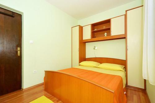 Apartments With A Parking Space Slatine (ciovo) - 5158