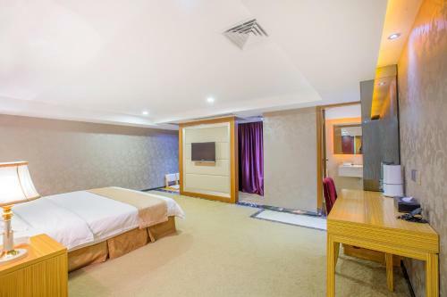 Zhongshan Louis Hotel