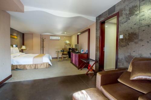 Zhongshan Louis Hotel