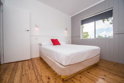 Lakeside Cabins & Holiday Village