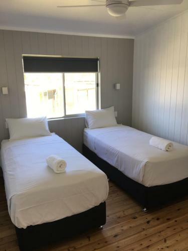 Lakeside Cabins & Holiday Village