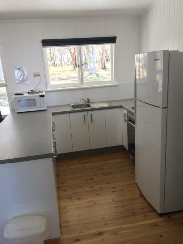 Lakeside Cabins & Holiday Village