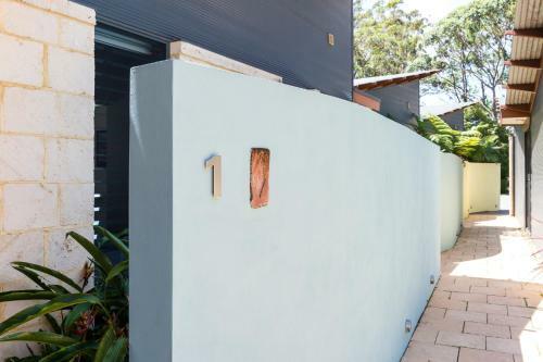 By The Beach B&B Self Contained Apartments
