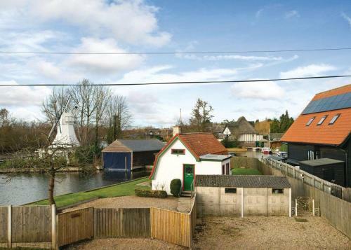 Ferry Marina Cottages