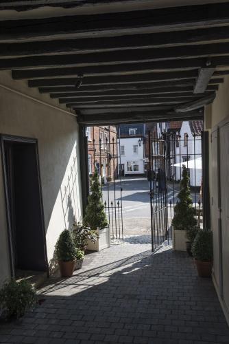 Black Lion Court