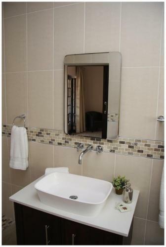 Hostal Be At Home Guesthouse