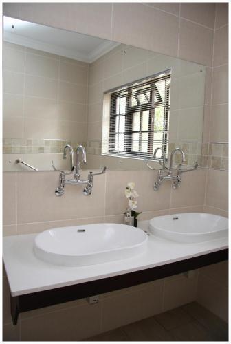 Hostal Be At Home Guesthouse