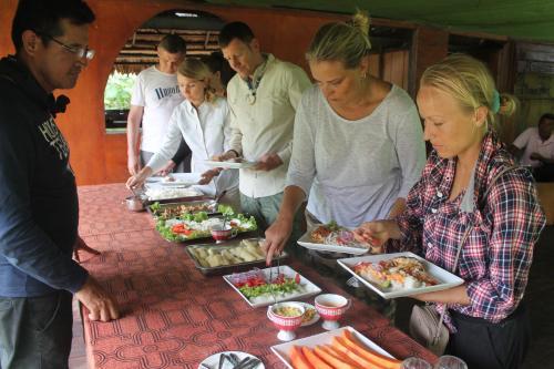 Lodge Tropical Adventures & Expeditions
