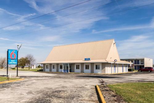 Motel 6 Mattoon