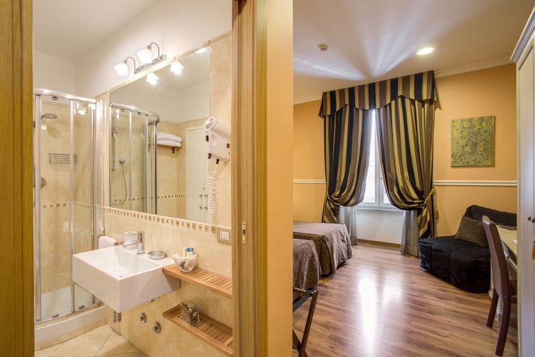 Hotel Papavistarelais