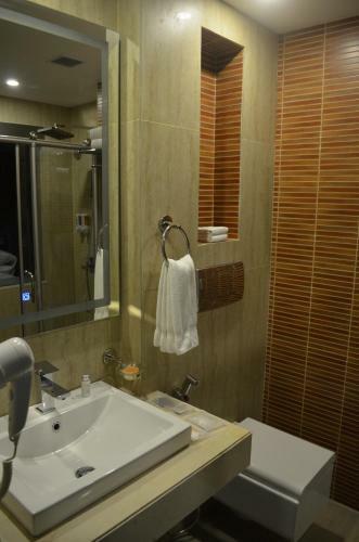 Hotel Zone By The Park, Orr, Chennai
