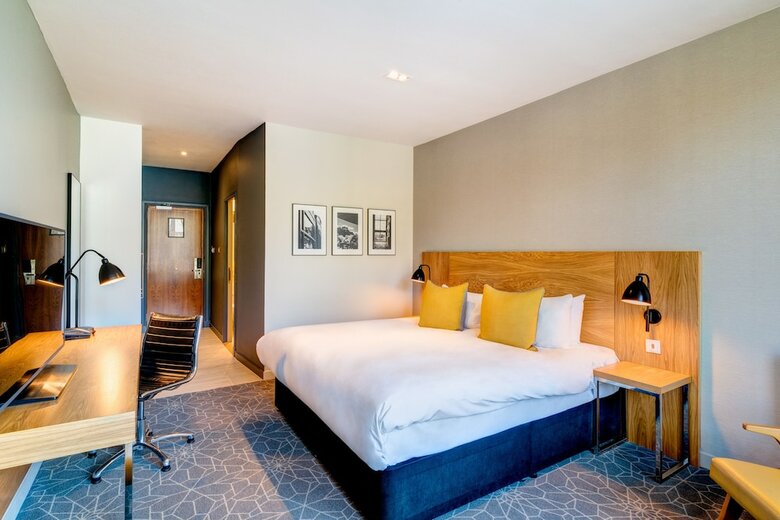 Hotel Apex International