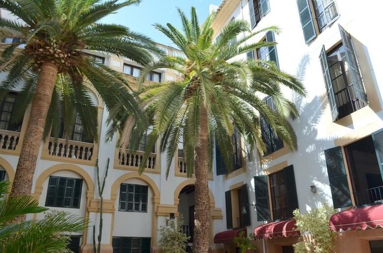 Hotel Born