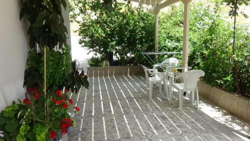 Alexandros Apartments