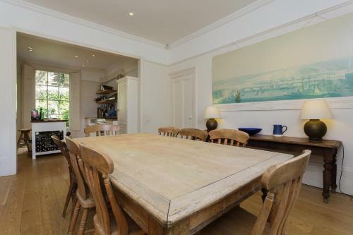 Veeve - Five Bedroom House In Greenwich