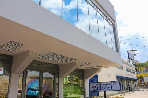 Dolphin Executives Hotel
