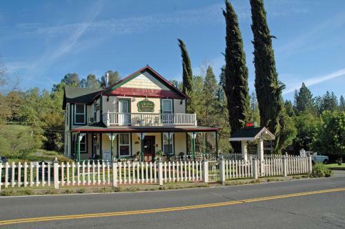Bed & Breakfast All Seasons Groveland Inn
