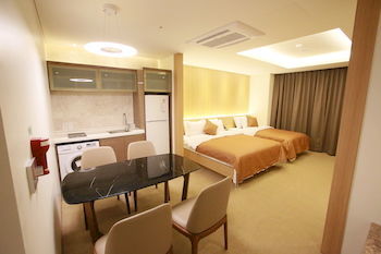 Avalon Hotel