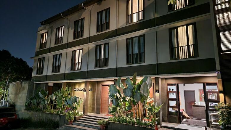 Summer Hills Hotel