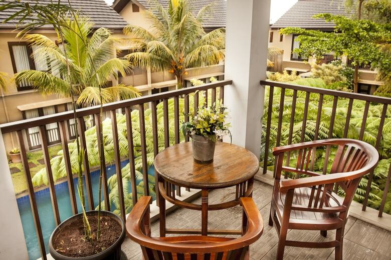 Summer Hills Hotel