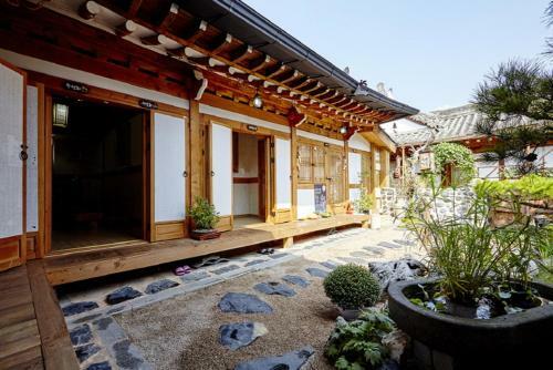 Hostal Happiness Full Hanok Guesthouse