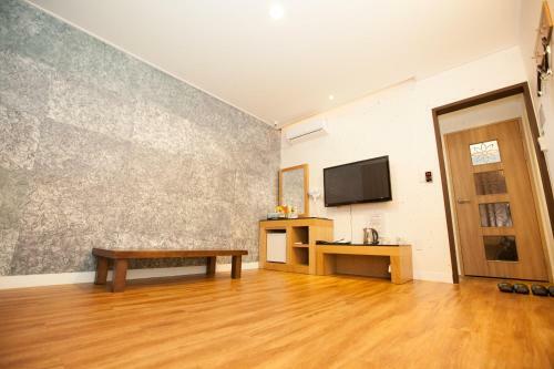 Pung Nam Tourist Hotel