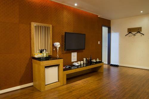 Pung Nam Tourist Hotel