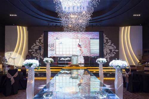Charis Hotel