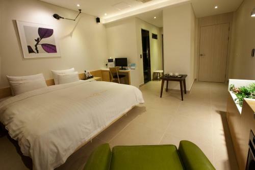 Polo Tourist Hotel