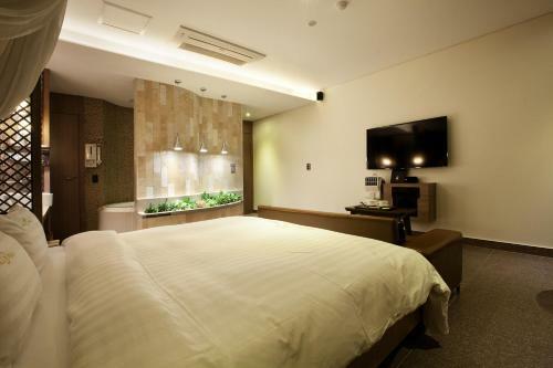 Polo Tourist Hotel