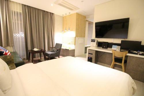 Polo Tourist Hotel
