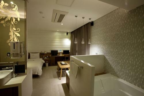 Polo Tourist Hotel